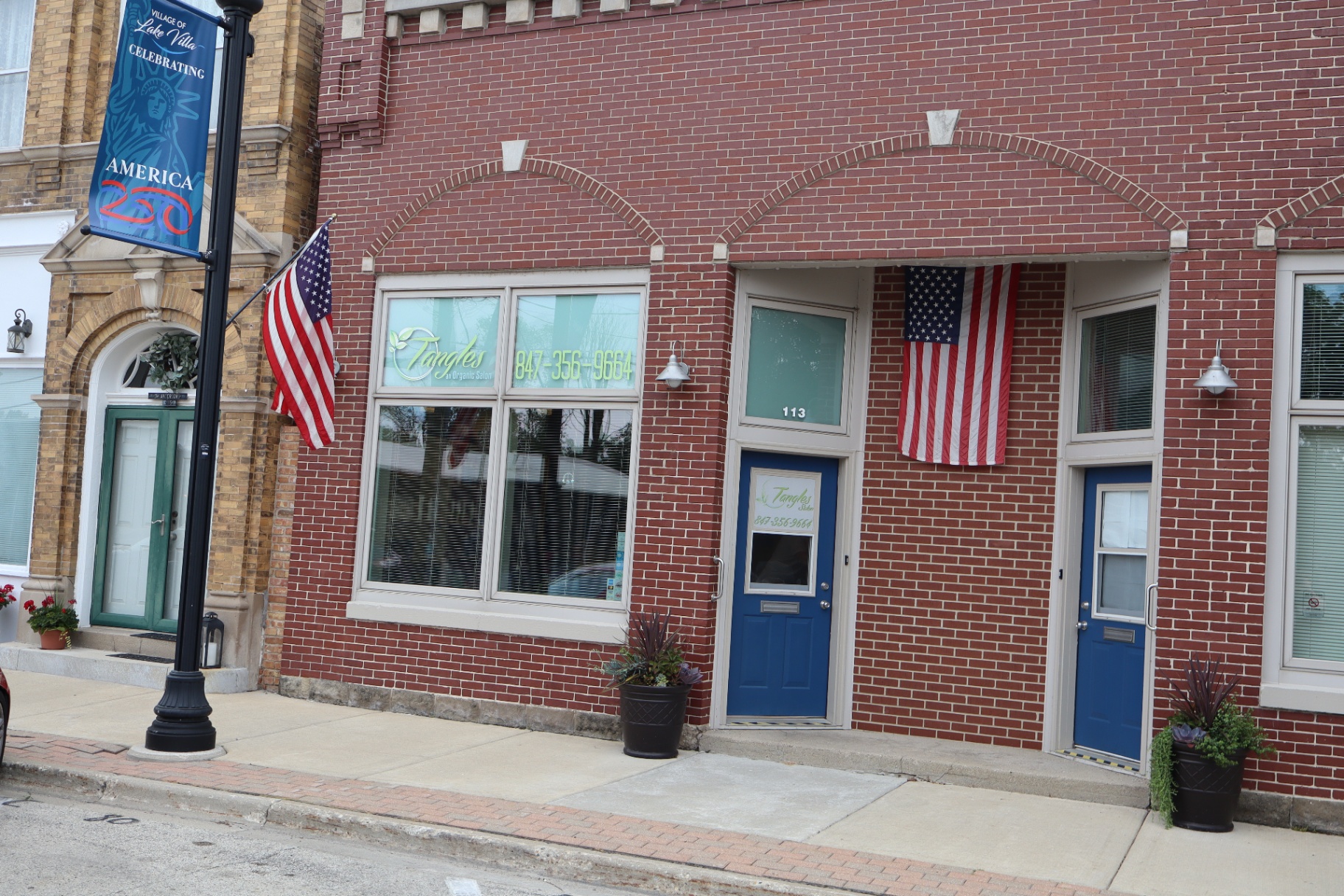 Tangles Salon storefront on Cedar Ave, Lake Villa